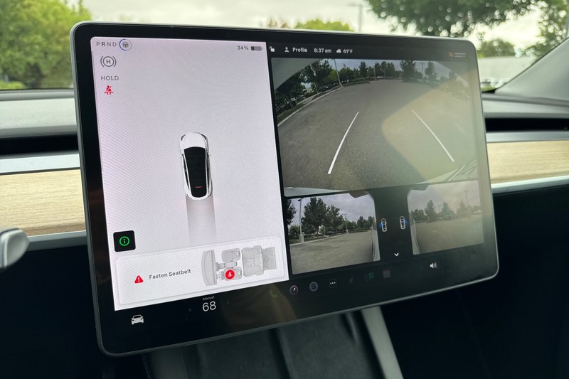 Tesla Model Y Vehicle Full-screen Gallery Image 27