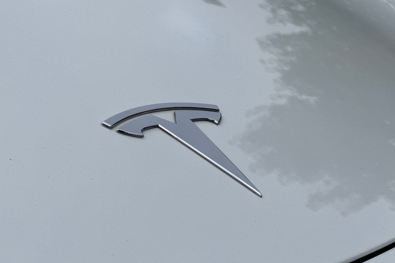 Tesla Model Y Vehicle Full-screen Gallery Image 41