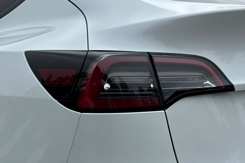 Tesla Model Y Vehicle Full-screen Gallery Image 42