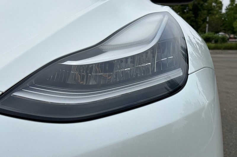 Tesla Model Y Vehicle Full-screen Gallery Image 46