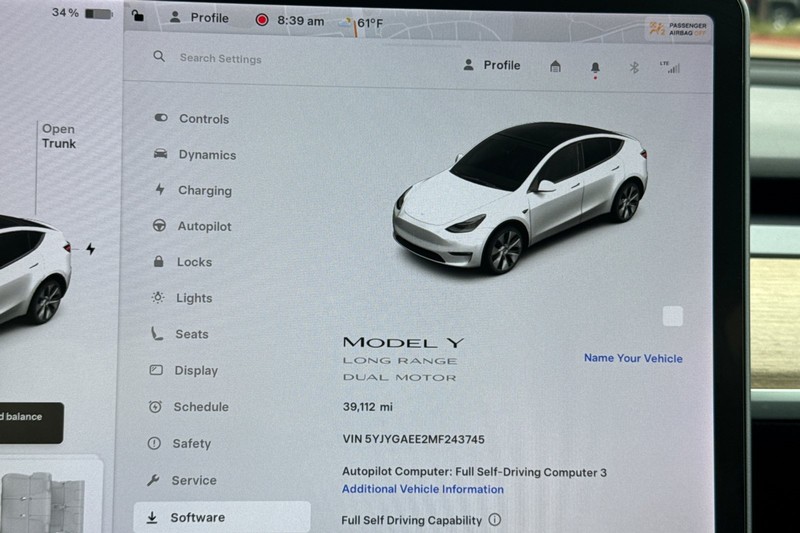 Tesla Model Y Vehicle Full-screen Gallery Image 49
