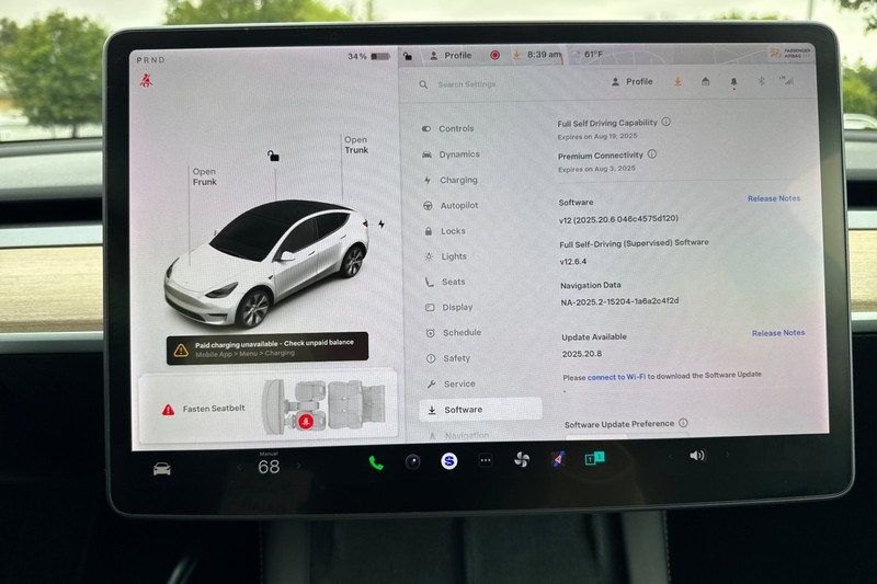 Tesla Model Y Vehicle Full-screen Gallery Image 50