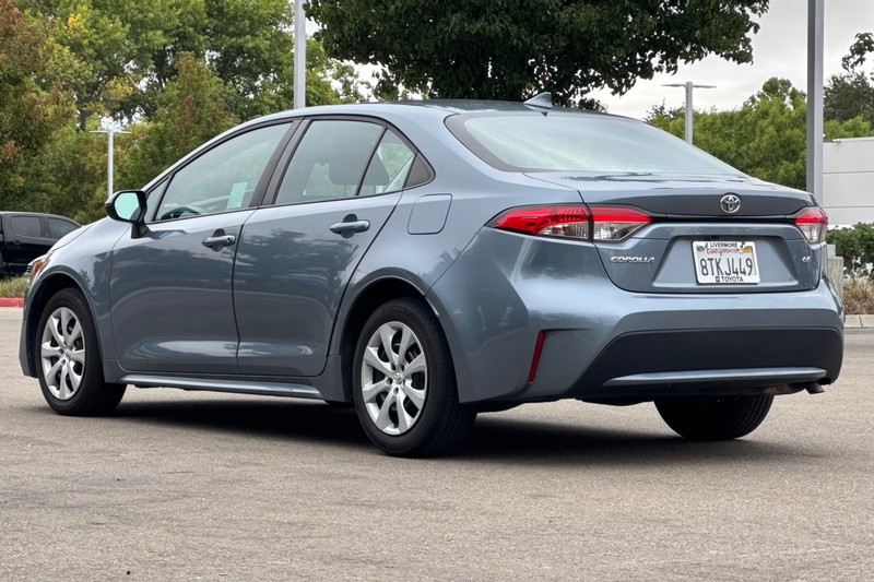Toyota Corolla Vehicle Full-screen Gallery Image 06