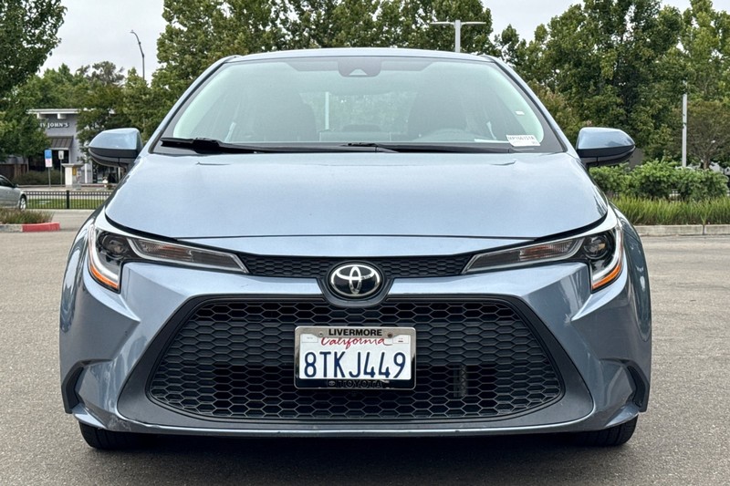 Toyota Corolla Vehicle Full-screen Gallery Image 09