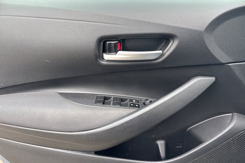 Toyota Corolla Vehicle Full-screen Gallery Image 11