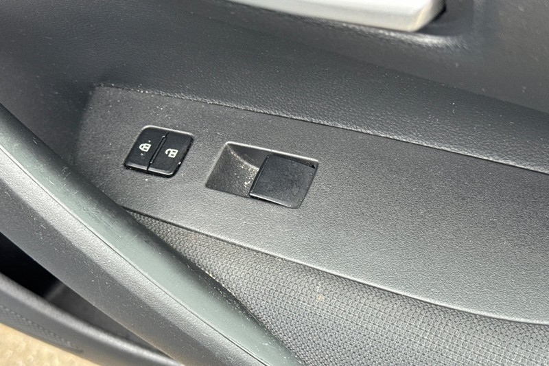 Toyota Corolla Vehicle Full-screen Gallery Image 21