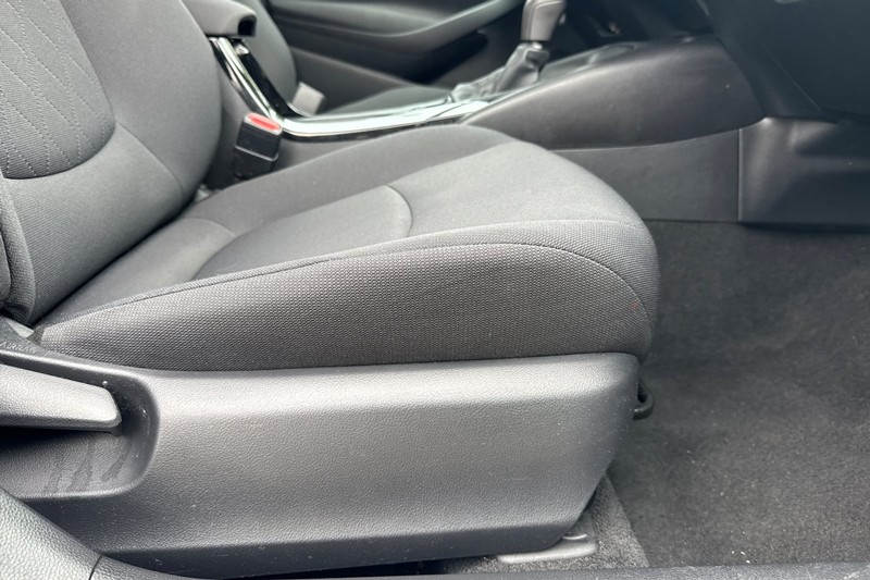 Toyota Corolla Vehicle Full-screen Gallery Image 22