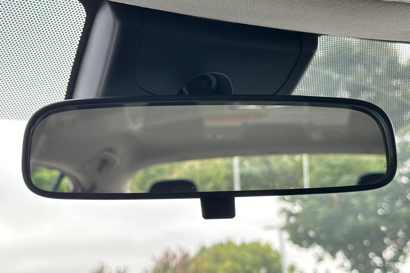Toyota Corolla Vehicle Full-screen Gallery Image 24