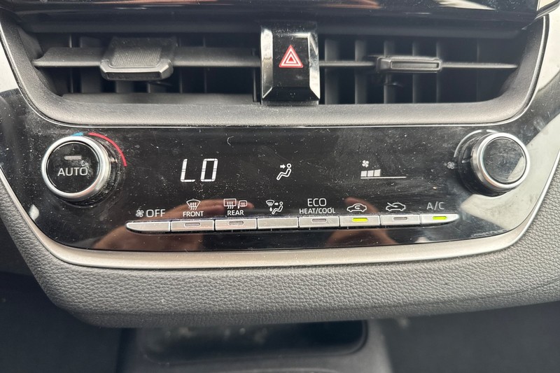 Toyota Corolla Vehicle Full-screen Gallery Image 27
