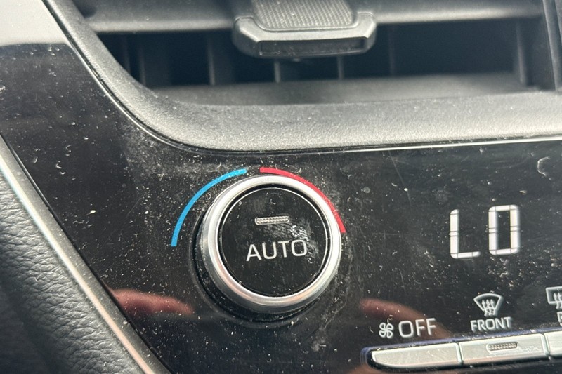 Toyota Corolla Vehicle Full-screen Gallery Image 28