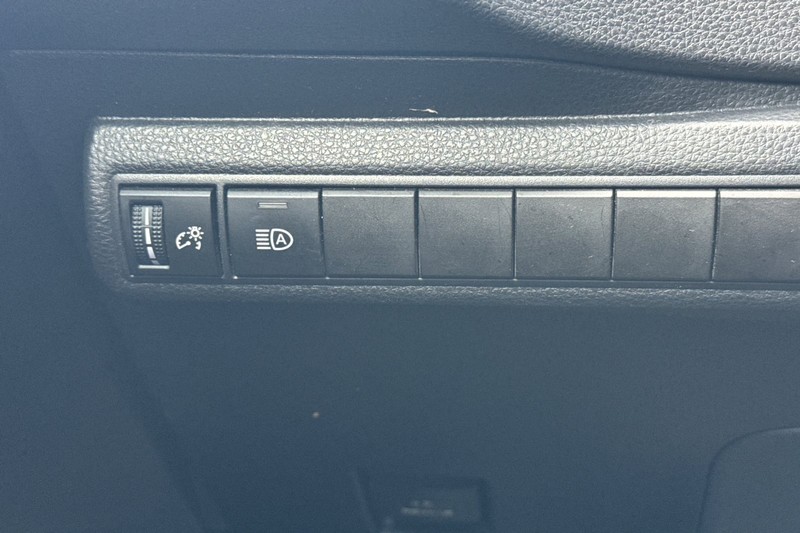 Toyota Corolla Vehicle Full-screen Gallery Image 39