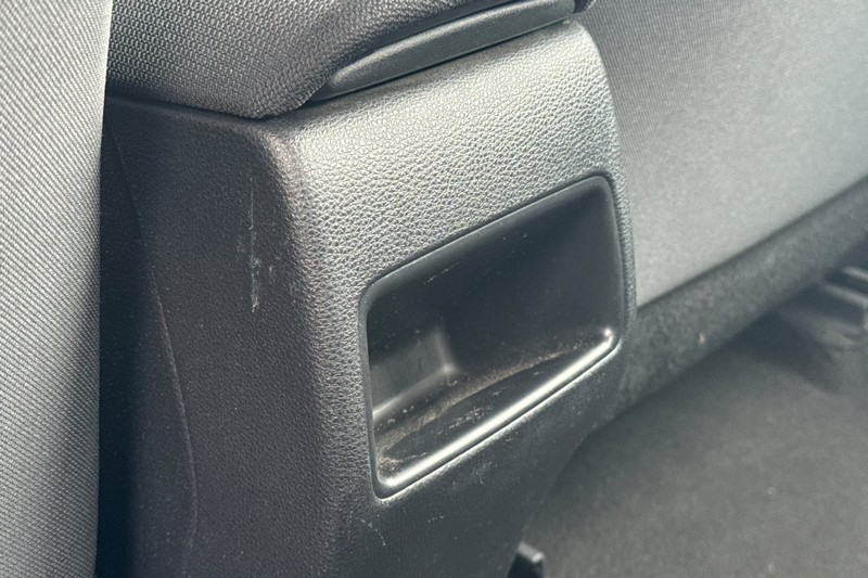 Toyota Corolla Vehicle Full-screen Gallery Image 40