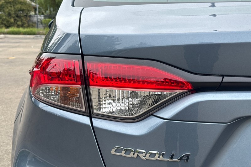 Toyota Corolla Vehicle Full-screen Gallery Image 45