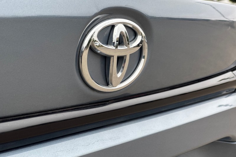 Toyota Corolla Vehicle Full-screen Gallery Image 46