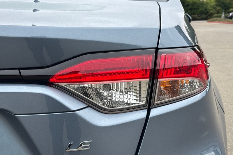 Toyota Corolla Vehicle Full-screen Gallery Image 47