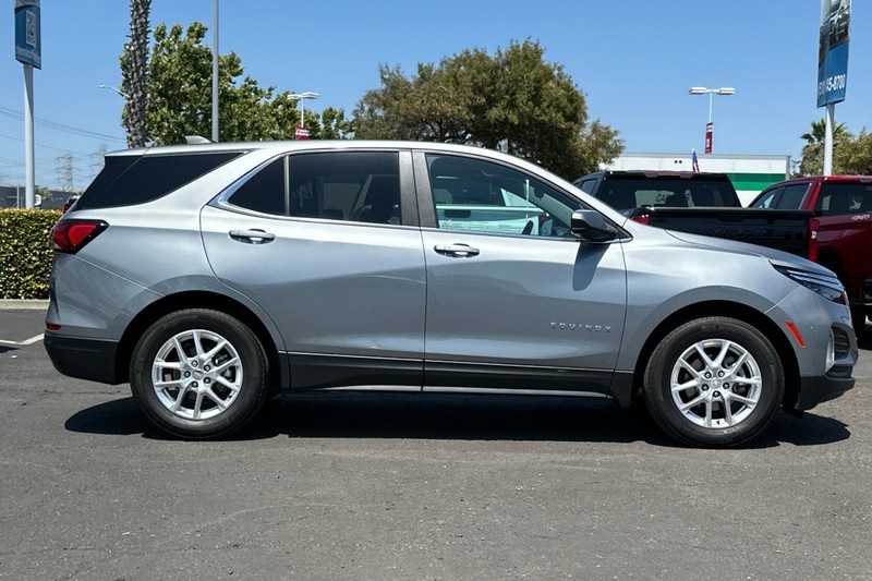 Chevrolet Equinox Vehicle Full-screen Gallery Image 03