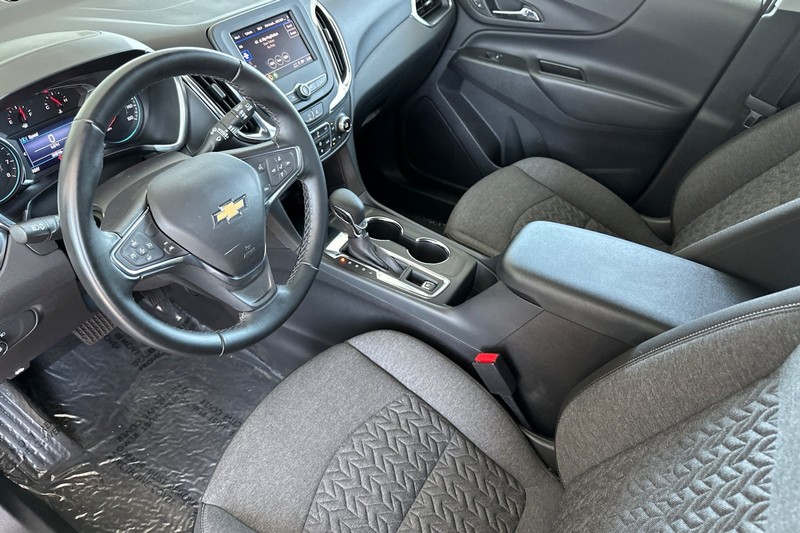 Chevrolet Equinox Vehicle Full-screen Gallery Image 10