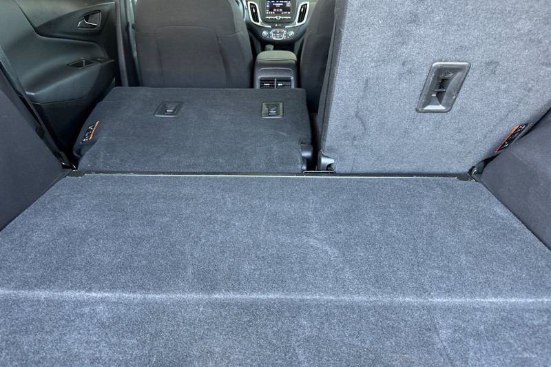 Chevrolet Equinox Vehicle Full-screen Gallery Image 17