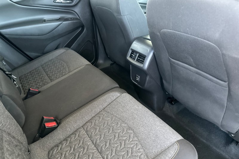 Chevrolet Equinox Vehicle Full-screen Gallery Image 18