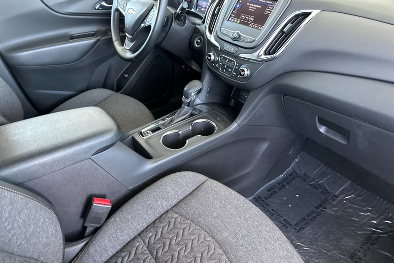 Chevrolet Equinox Vehicle Full-screen Gallery Image 19