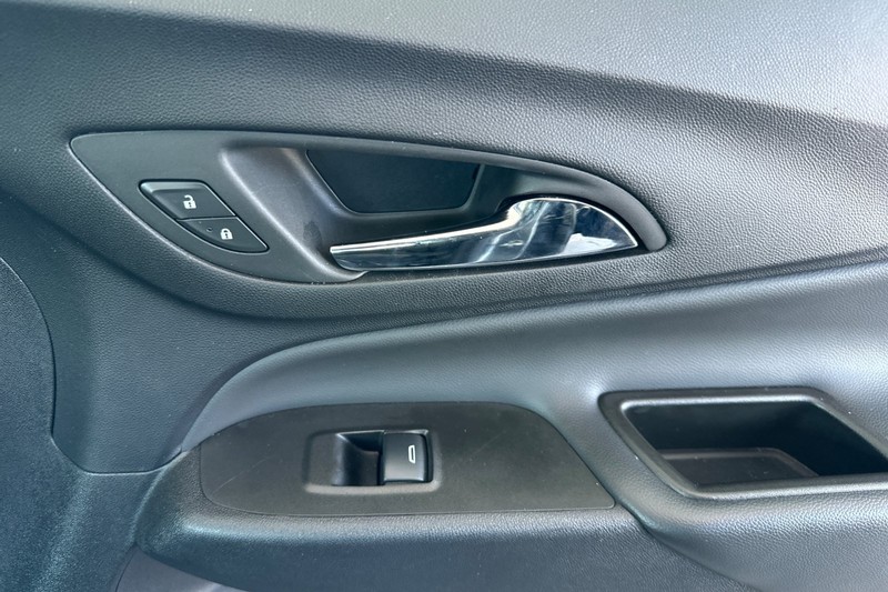 Chevrolet Equinox Vehicle Full-screen Gallery Image 21