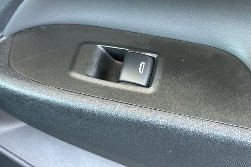 Chevrolet Equinox Vehicle Full-screen Gallery Image 22