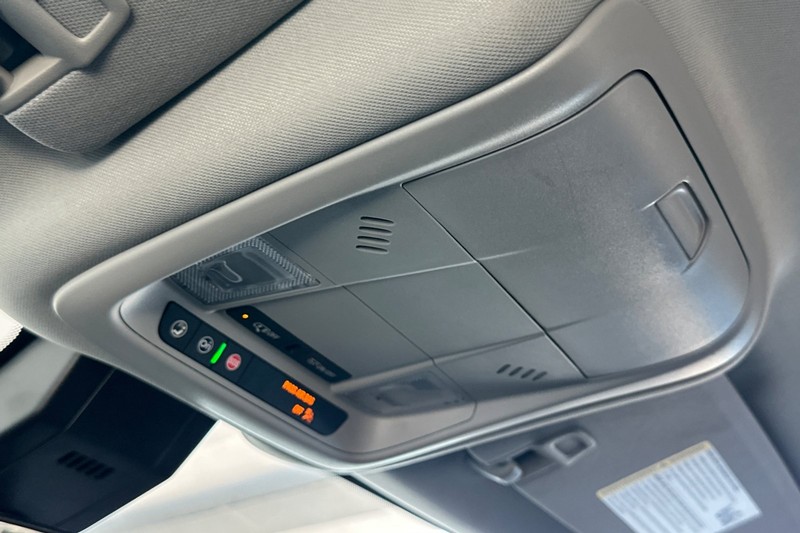 Chevrolet Equinox Vehicle Full-screen Gallery Image 24