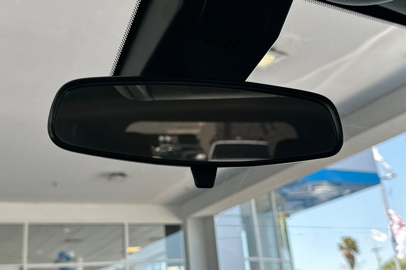 Chevrolet Equinox Vehicle Full-screen Gallery Image 25