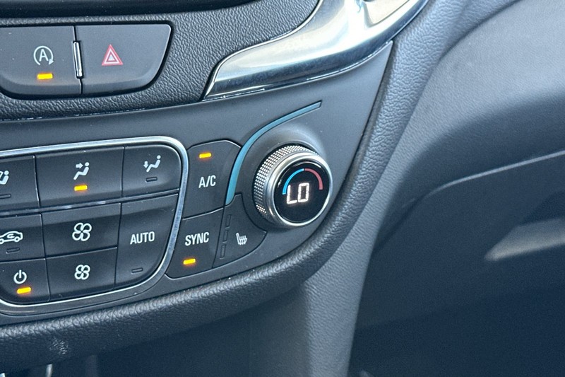 Chevrolet Equinox Vehicle Full-screen Gallery Image 30