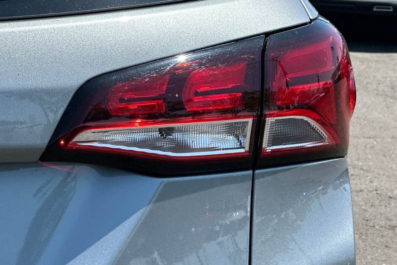 Chevrolet Equinox Vehicle Full-screen Gallery Image 50
