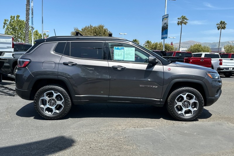 Jeep Compass Vehicle Full-screen Gallery Image 03