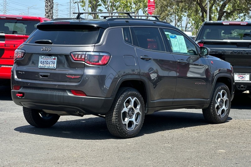 Jeep Compass Vehicle Full-screen Gallery Image 04