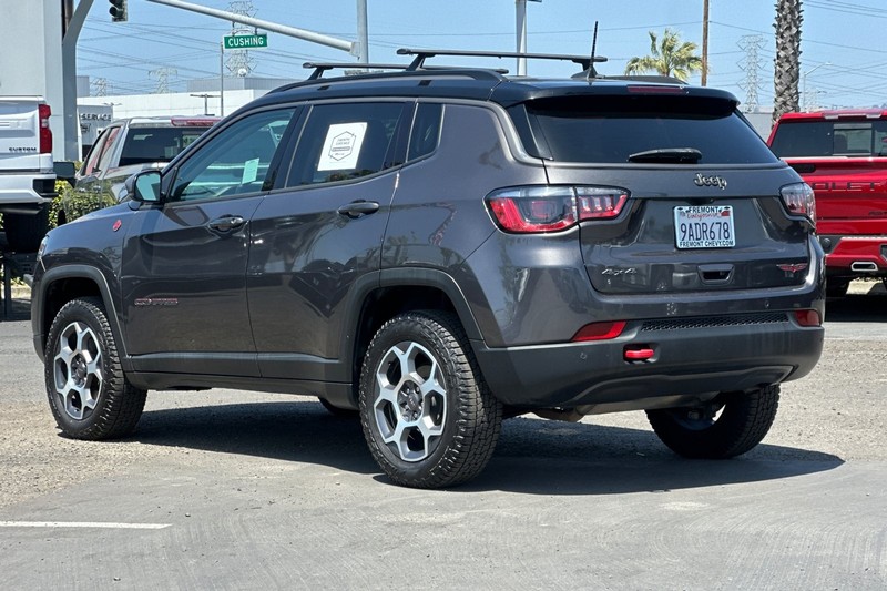 Jeep Compass Vehicle Full-screen Gallery Image 06