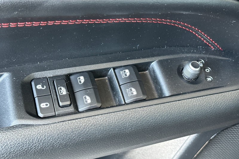 Jeep Compass Vehicle Full-screen Gallery Image 12
