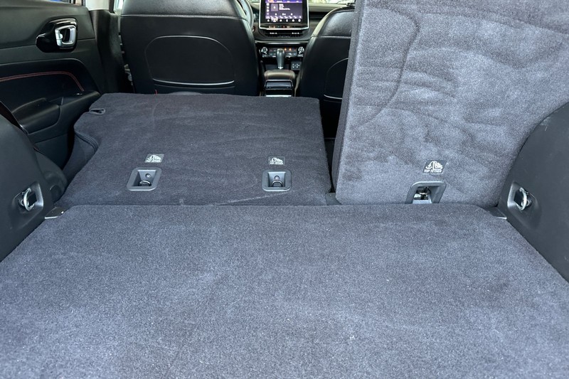 Jeep Compass Vehicle Full-screen Gallery Image 17