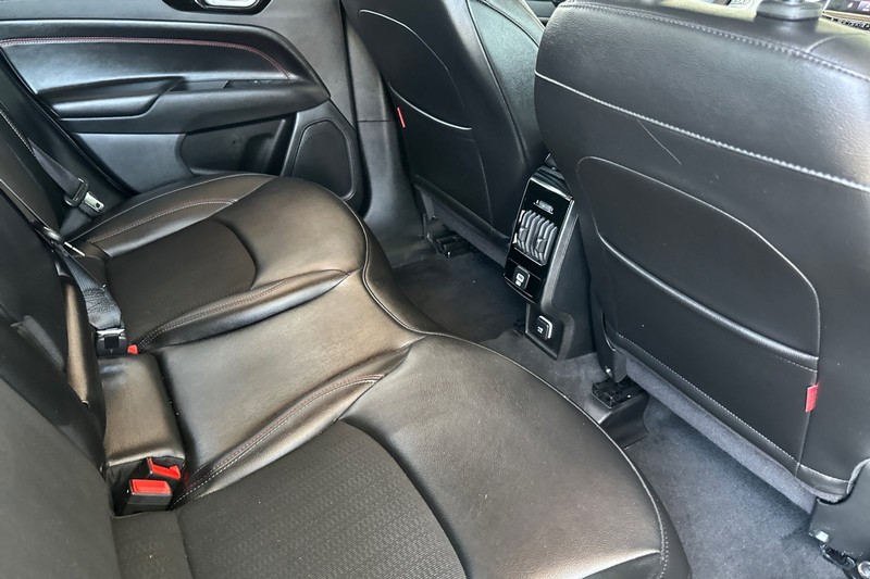 Jeep Compass Vehicle Full-screen Gallery Image 18