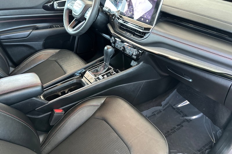 Jeep Compass Vehicle Full-screen Gallery Image 19