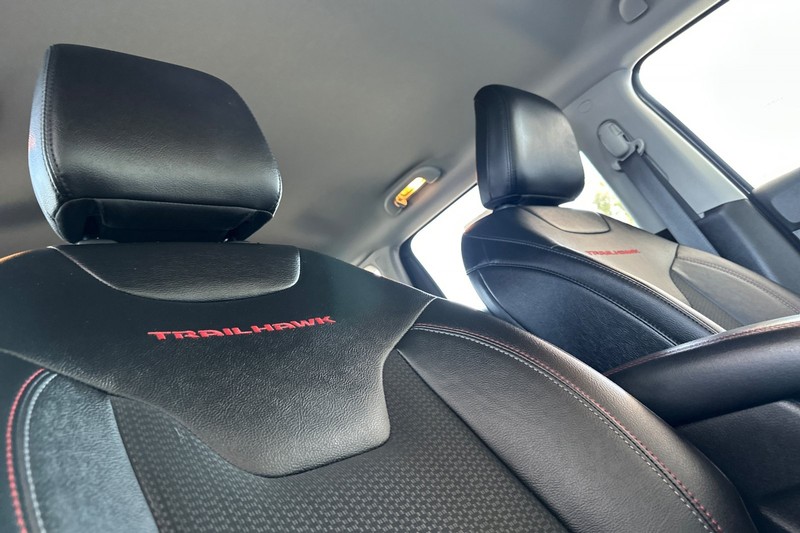 Jeep Compass Vehicle Full-screen Gallery Image 20