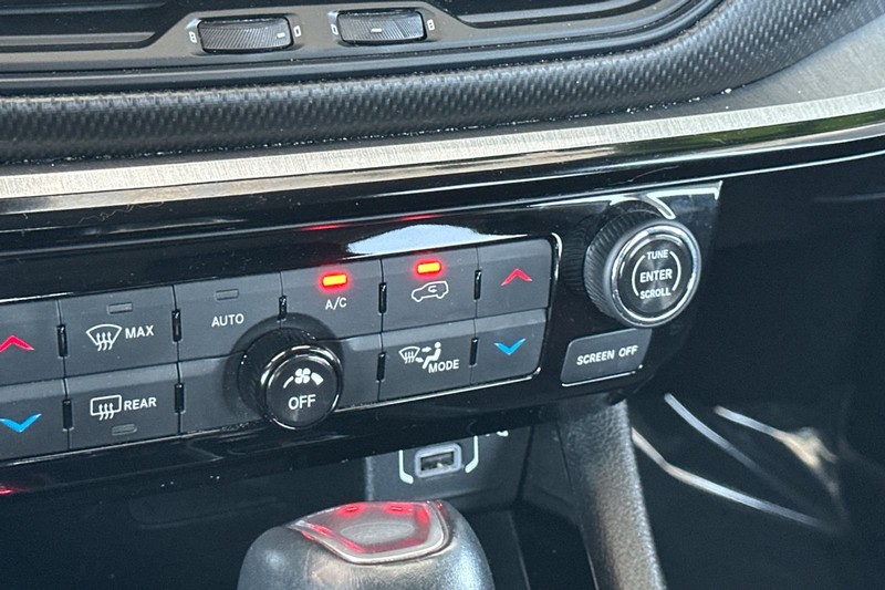 Jeep Compass Vehicle Full-screen Gallery Image 30