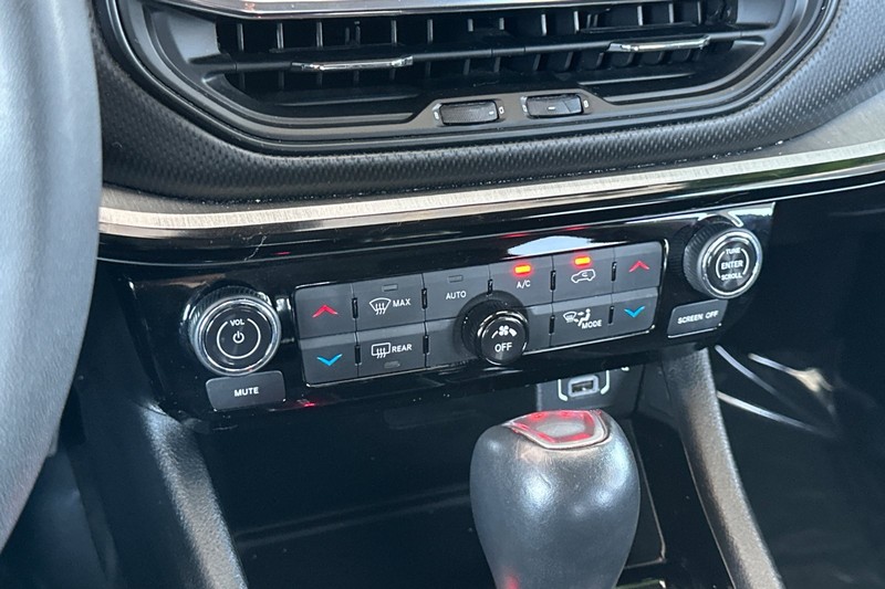 Jeep Compass Vehicle Full-screen Gallery Image 31