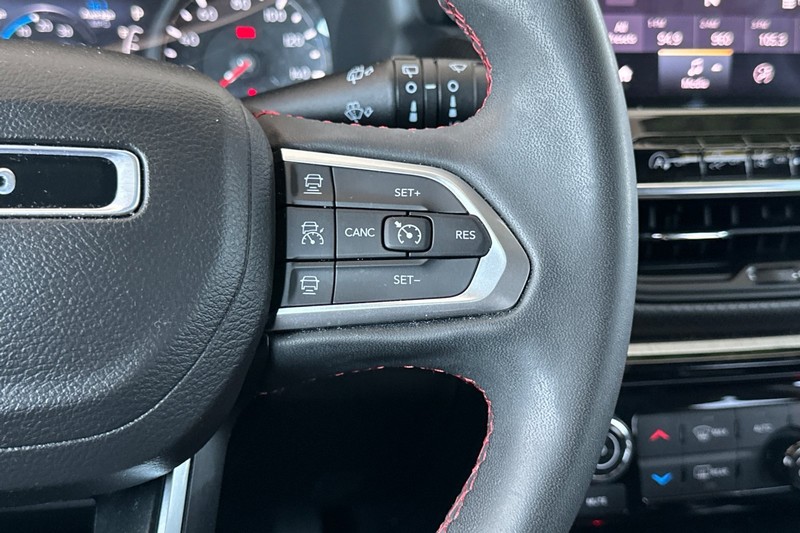 Jeep Compass Vehicle Full-screen Gallery Image 38