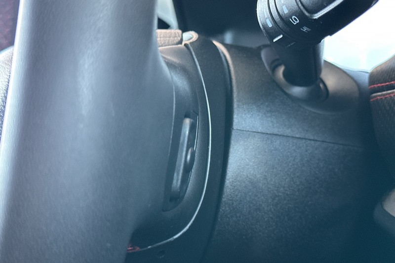 Jeep Compass Vehicle Full-screen Gallery Image 39