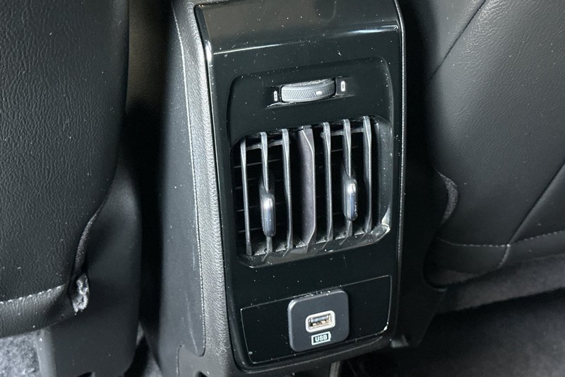 Jeep Compass Vehicle Full-screen Gallery Image 43