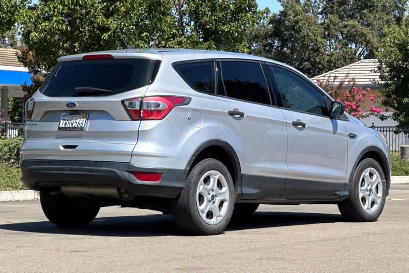 Ford Escape Vehicle Full-screen Gallery Image 04