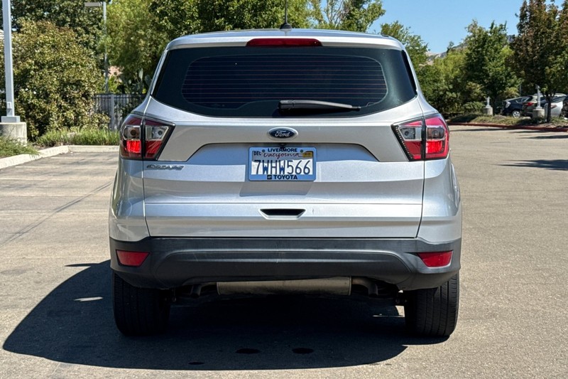 Ford Escape Vehicle Full-screen Gallery Image 05