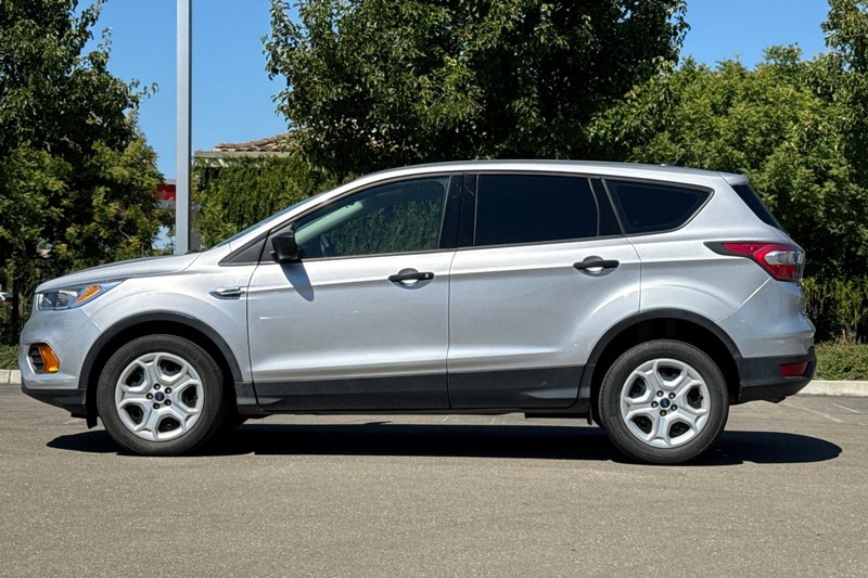 Ford Escape Vehicle Full-screen Gallery Image 07