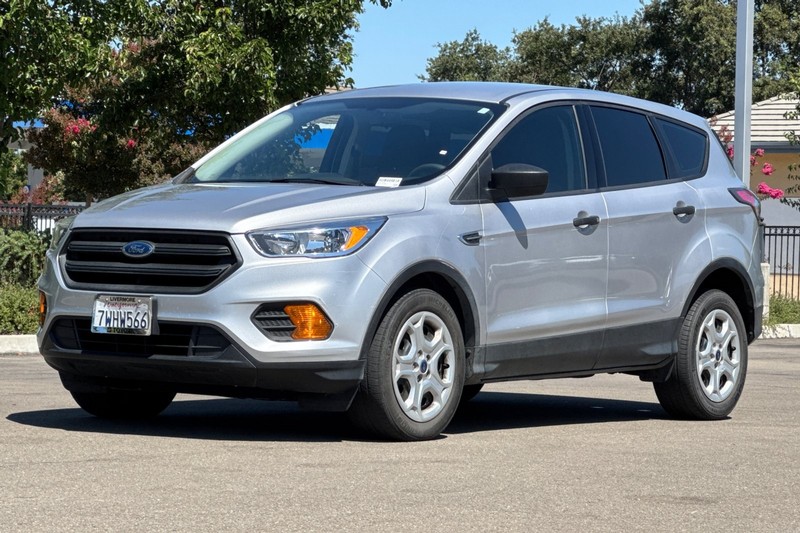 Ford Escape Vehicle Full-screen Gallery Image 08