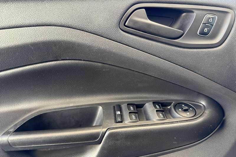 Ford Escape Vehicle Full-screen Gallery Image 11