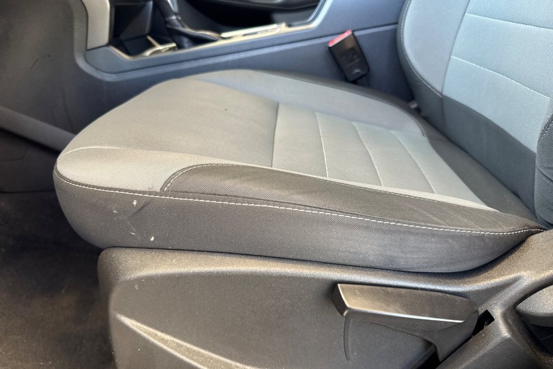 Ford Escape Vehicle Full-screen Gallery Image 13