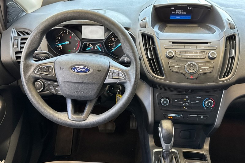 Ford Escape Vehicle Full-screen Gallery Image 16